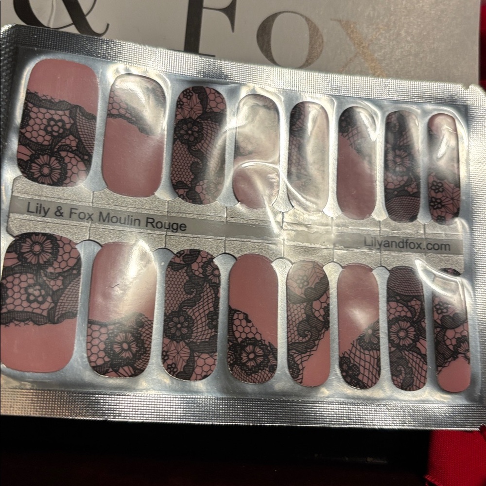 MWOT NAIL PRODUCTS GEL STRIPS: DASHING, DIVA, AND LILY AND FOX - Picture 4 of 14
